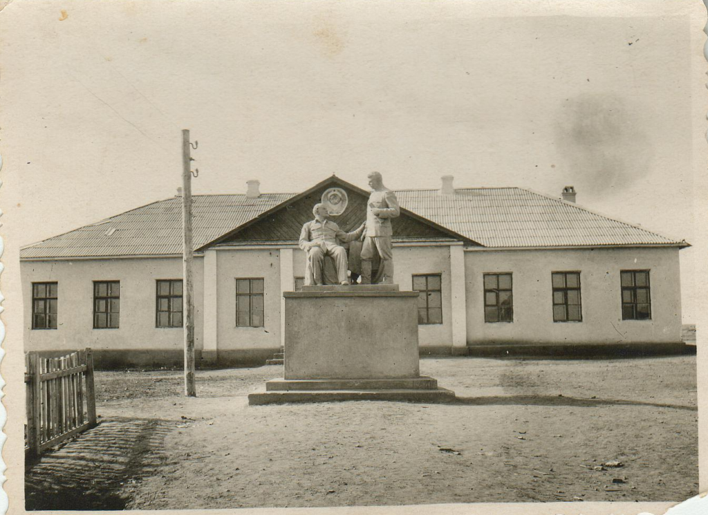 Здание школы с 01.09.1954 года до ноября 2003 года
